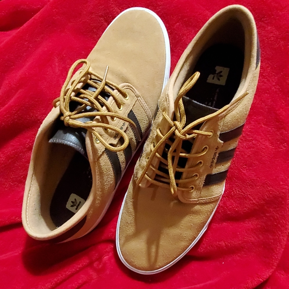 Adidas Shoes (Skater?) Very light wear